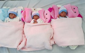 ３胞胎男嬰循序出生，體重分別為2.1、1.9和1.6公斤。（圖源：TTO）