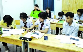 ８名華文科優秀生接受培訓。