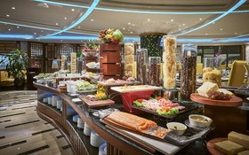 溫莎大酒店4樓自助餐廳美食豐富，包括有越南、日本、意大利、法國和粵菜等160多道菜餚。