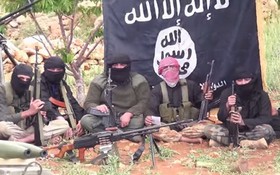 俄羅斯聯邦安全局：俄抓獲兩名為 IS 輸送資金嫌疑人。圖為極端組織“伊斯蘭國”武裝成員。（圖源：互聯網）