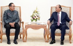 政府總理阮春福（右）接見泰國駐越南大使塔尼‧桑加特。（圖源：VGP）