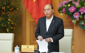政府總理阮春福主持會議並發表講話。（圖源：孟雄）