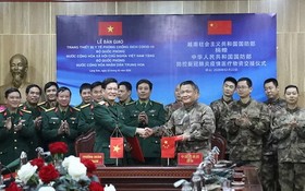 越中國防部代表出席移交儀式。（圖源：國防部）