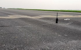 內牌機場的S3跑道路面凹凸不平。（圖源：越雄）