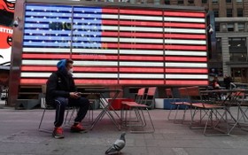 通常人潮湧動的時報廣場，現在幾乎空無一人。（圖源：Getty Images）