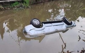 汽車墜河現場。（圖源：T. Thắng）