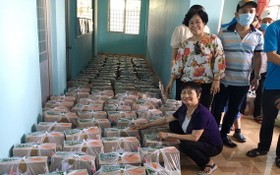 平西市場越華商販昨(10)日組團到前江省美萩市展開奉獻愛心慈善活動。