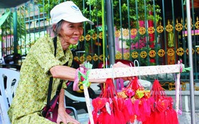 2013年的端午節前夕，筆者第一次採訪和拍攝蓮姑賣香囊。