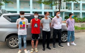 被扣押的 5名非法入境我國的中國人。（圖源：國鴻）