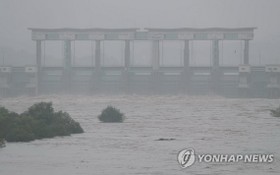 8月5日，臨津江水位攀升。（圖源：韓聯社）