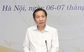 內務部副部長陳英俊在會上闡述政府呈文。（圖源：T.Nam）