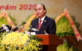 黨中央政治局委員、政府總理阮春福在大會上發表演講。（圖源：阮環）