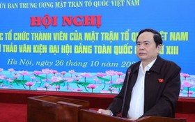 越南祖國陣線中央委員會主席陳清敏在會議上發表講話。（圖源：賢芳）