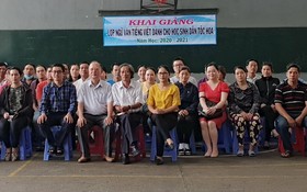 2020-2021學年度第十三屆華人學生越文語文免費培訓班開課儀式。