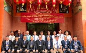 理事長陳大業（前排左五）與各理監事同仁合照。