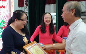 市華語成人教育中心主任錢美秀獲表彰。