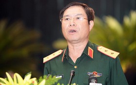 國防部副部長阮新彊在會上發言。（圖源：中山）