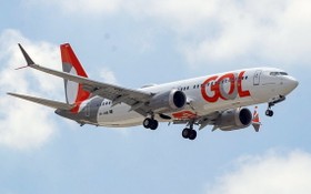 當地時間12月9日，巴西Gol航空公司的一架波音737MAX降落在巴西阿雷格里港的Salgado Filho機場。（圖源：Getty Images）