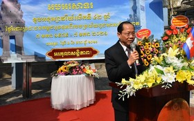 柬埔寨特命全權大使查伊‧納芙斯在紀念儀式上致詞。（圖源：庒寰牒）