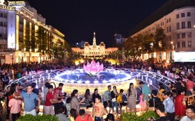 阮惠步行街晚上吸引廣大民眾來遊玩。（圖源：越勇）