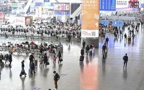 1月28日，廣東省廣州市，旅客在廣州南站候車大廳內候車。（圖源：互聯網）
