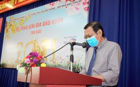 市新聞工作者副主席阮晉豐在2021辛丑年春刊封面獎頒發儀式上致詞。（圖源：武卓）
