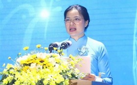 越南婦聯會中央主席何氏娥在儀式上致詞。（圖源：芳華）