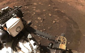火星探測器“毅力”號（Perseverance）4日成功在火星上進行首次試駕。（圖源：路透社）
