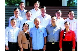 張和平副總理與隆安省選民接觸