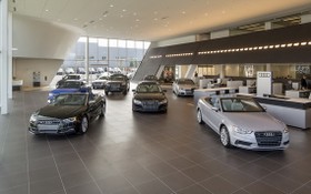 各汽車展示室日趨現代化以吸引客戶的關注。