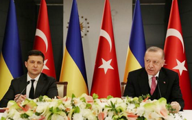 土耳其總統埃爾多安（右）與烏克蘭總統澤連斯基4月10日在土耳其伊斯坦布爾共同會見記者。 （圖源：路透社）