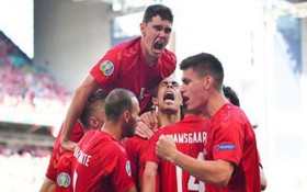 丹麥球員慶祝進球。（圖源：互聯網）