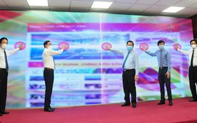 《越南共產黨電子報》新版面和應用程式亮相儀式。（圖源：潘草）