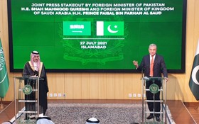 沙特外交大臣費薩爾‧本‧法爾漢‧阿勒沙特27日在伊斯蘭堡與巴基斯坦外長沙阿‧馬哈茂德‧庫雷希舉行了代表團級會談。（圖源：路透社）