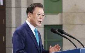 8月15日，在首爾中區“文化站首爾284”大樓，韓國總統文在寅出席韓國光復76週年紀念儀式並致辭。（圖源：韓聯社）