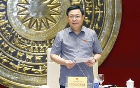 國會主席王廷惠在會上發言。（圖源：越通社）