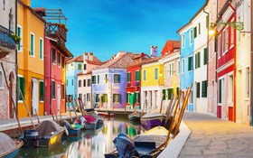五彩繽紛的房子顏色的威尼斯彩色島。