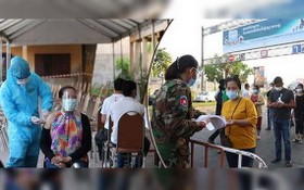 柬埔寨首都金邊人民接種第三劑疫苗。（圖源：互聯網）