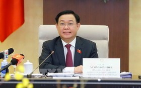 國會主席王廷惠在會議上發言。（圖源：越通社）