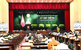 第十屆市人民議會第三次會議隆重開幕。