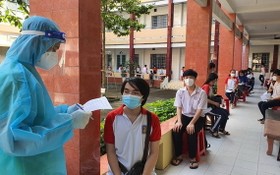 平陽省開始為學生接種新冠疫苗。（圖源：越通社）