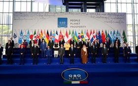 G20峰會領導人合影。（圖源: 新華社）