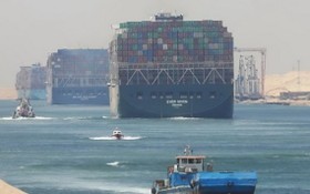 蘇伊士運河的船舶通行費將於2022年2月提高6%。（圖源：互聯網）