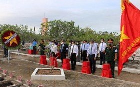 越南志願軍烈士追悼會及骸骨改葬儀式現場。（圖源：明英）