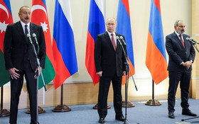 俄羅斯總統普京（中）、阿塞拜疆總統阿利耶夫（左）和亞美尼亞總理帕什尼揚在索契舉行三方會談。（圖源：Getty Images）