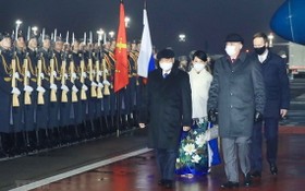 越南國家主席阮春福抵達莫斯科，開始對俄羅斯進行正式訪問。（圖源：越通社）