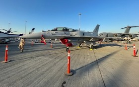 11月14日在阿聯酋迪拜國際航空展上拍攝的軍用飛機。（圖：新華社）