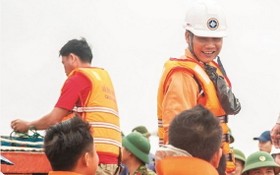 SAR 412號救護船船員陳文奎。（圖: 越南MRCC）
