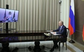 美國總統拜登與俄羅斯總統普京7日舉行視頻會晤。（圖：AFP）
