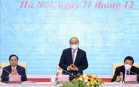 國家主席阮春福、政府總理范明政主持研討會。（圖：VOV）